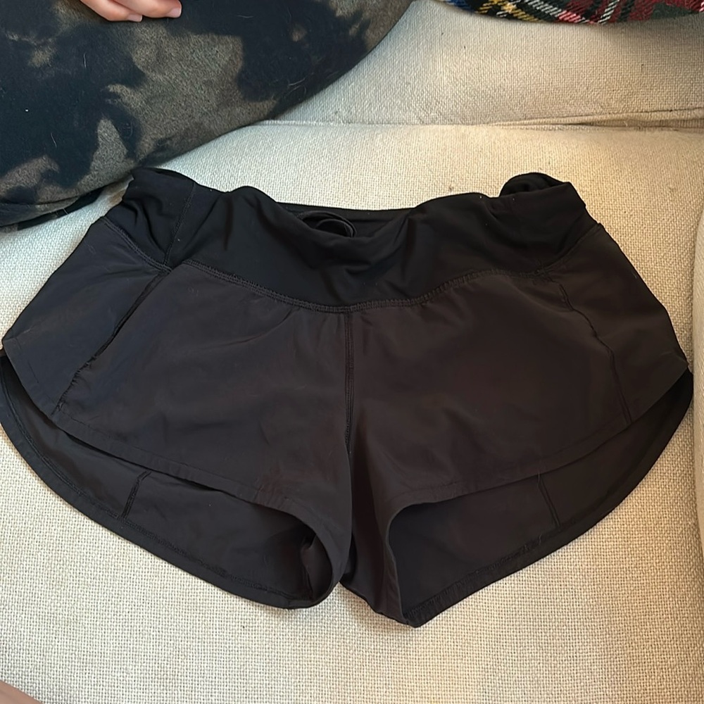 black lululemon shorts